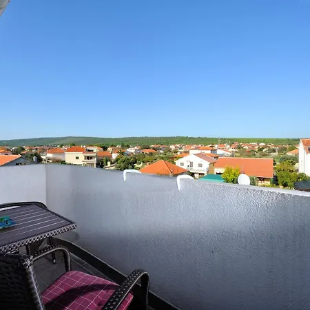 Apartment & Heated Pool 1 *