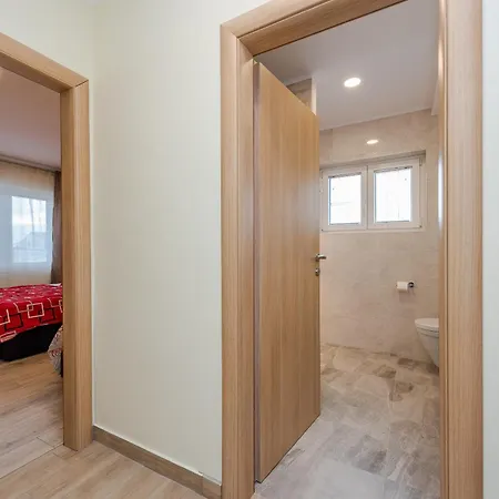 Apartment & Heated Pool 1