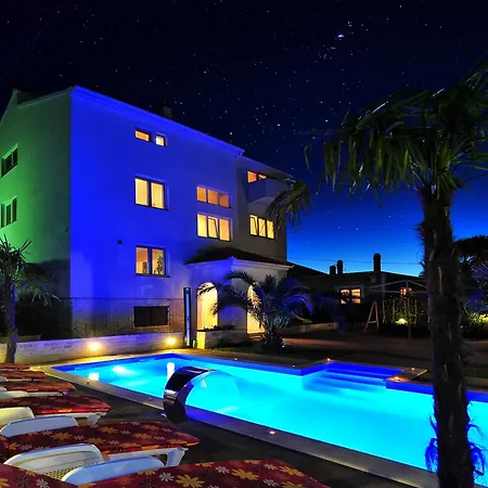 & Heated Pool 1 Apartment