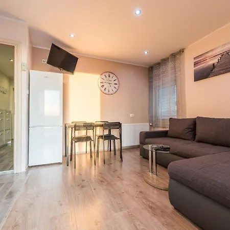 Apartment & Heated Pool 1