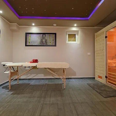 Apartment & Heated Pool 1 *