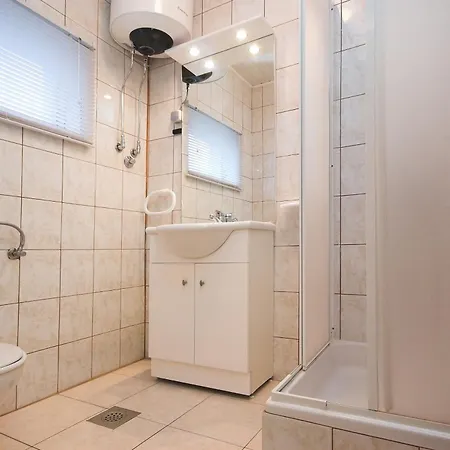Apartment & Heated Pool 1 *