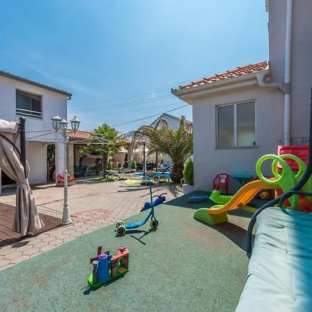 & Heated Pool 1 Apartment